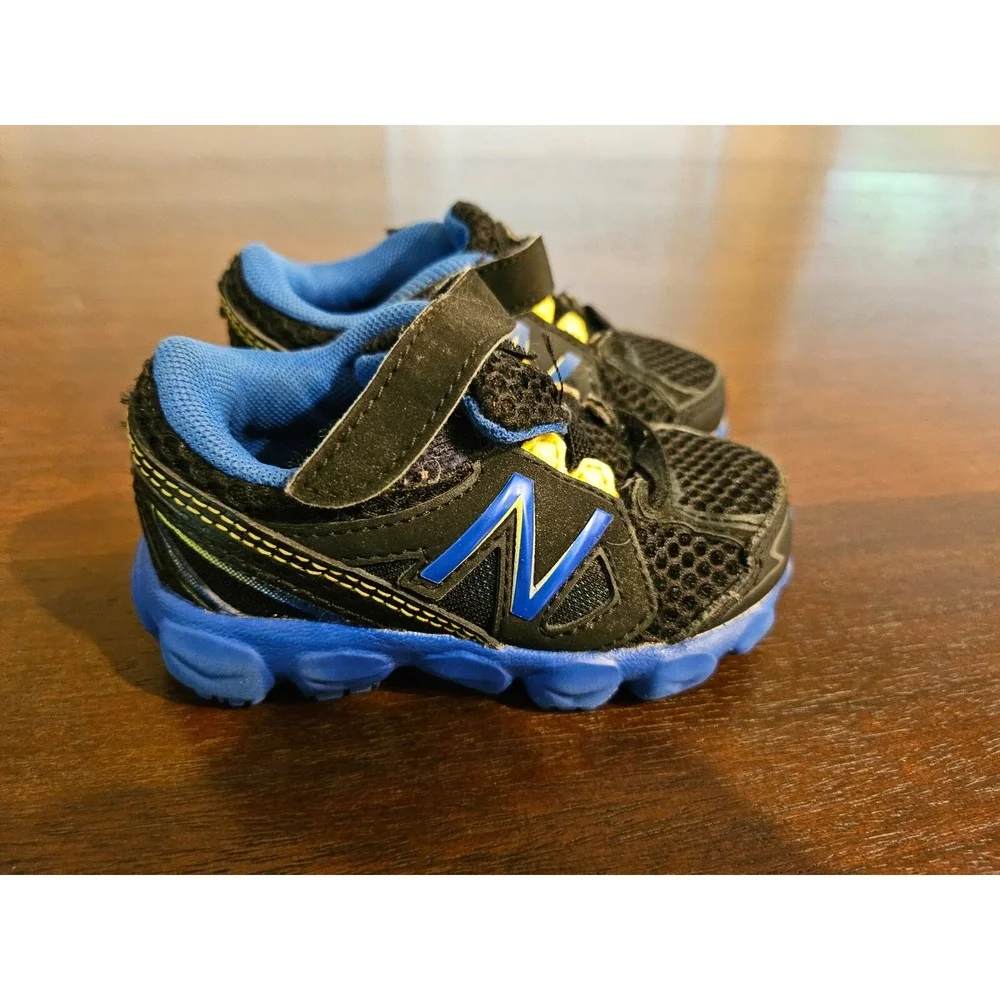 New Balance Non Tie Velco Sneakers Blue &‎ Black Infant Boys Size 4
